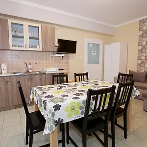 Zoli Apartmanok-timi Koelcsey 34-36 Hajdúszoboszló